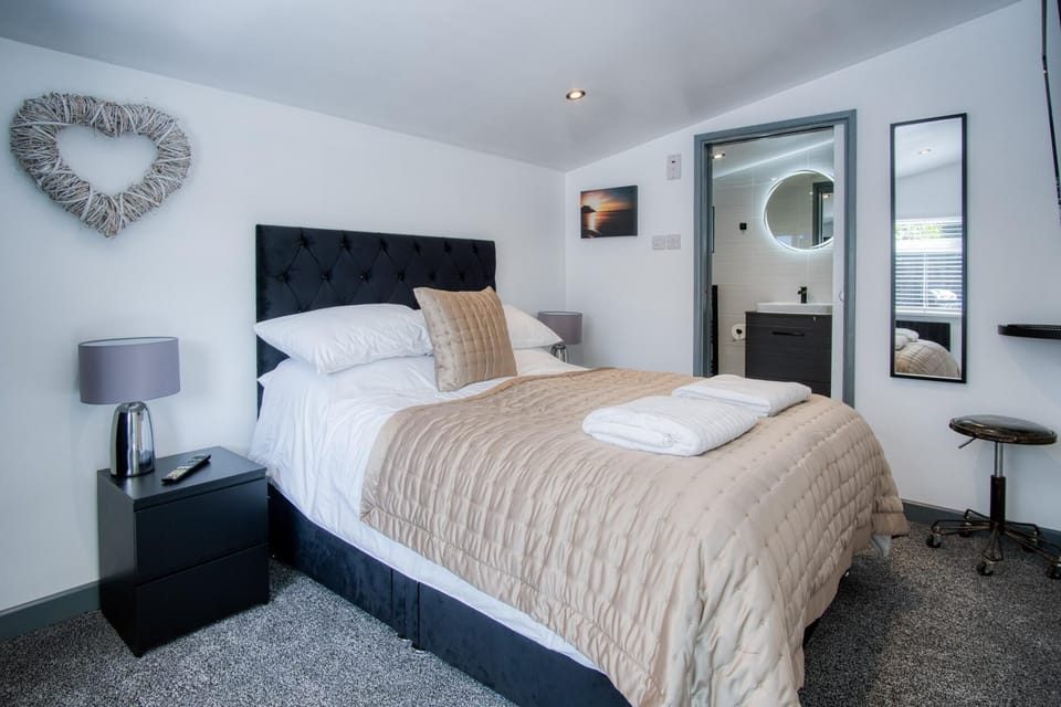 Cedars Lodge - Hot Tub - Penally - Tenby (26408)