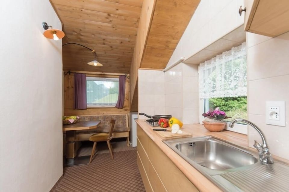 Comfort Apartment, Balcony, Mountain View | Private kitchen