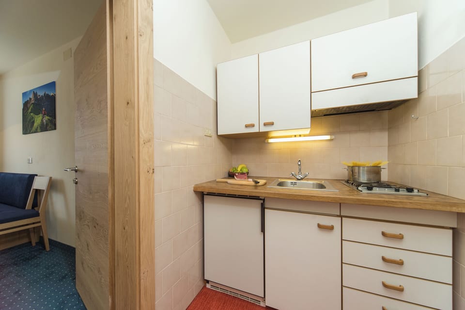Standard Apartment, Mountain View | Private kitchenette