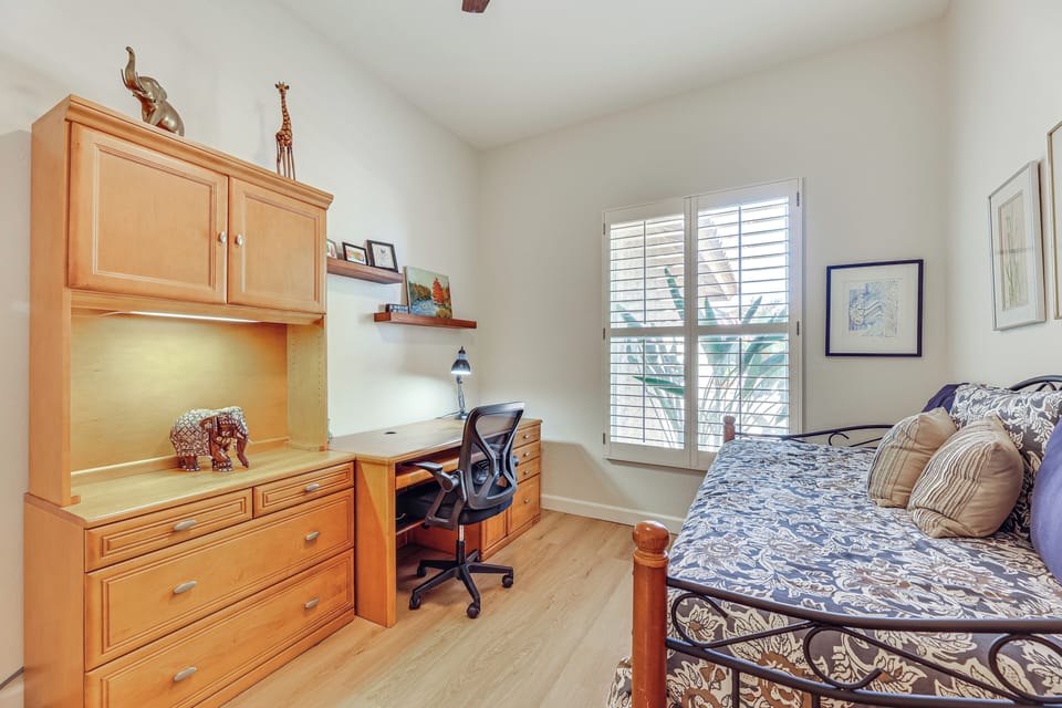 Bedroom 4 | Twin Bed | Dedicated Workspace
