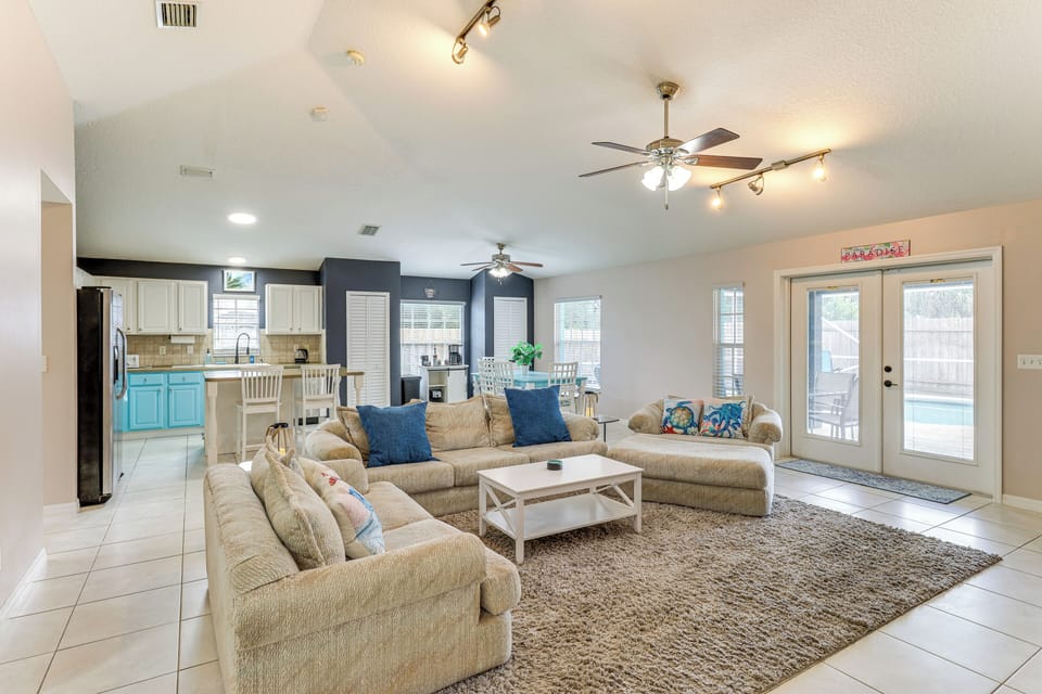 Living Room | Central A/C & Heat | Free WiFi