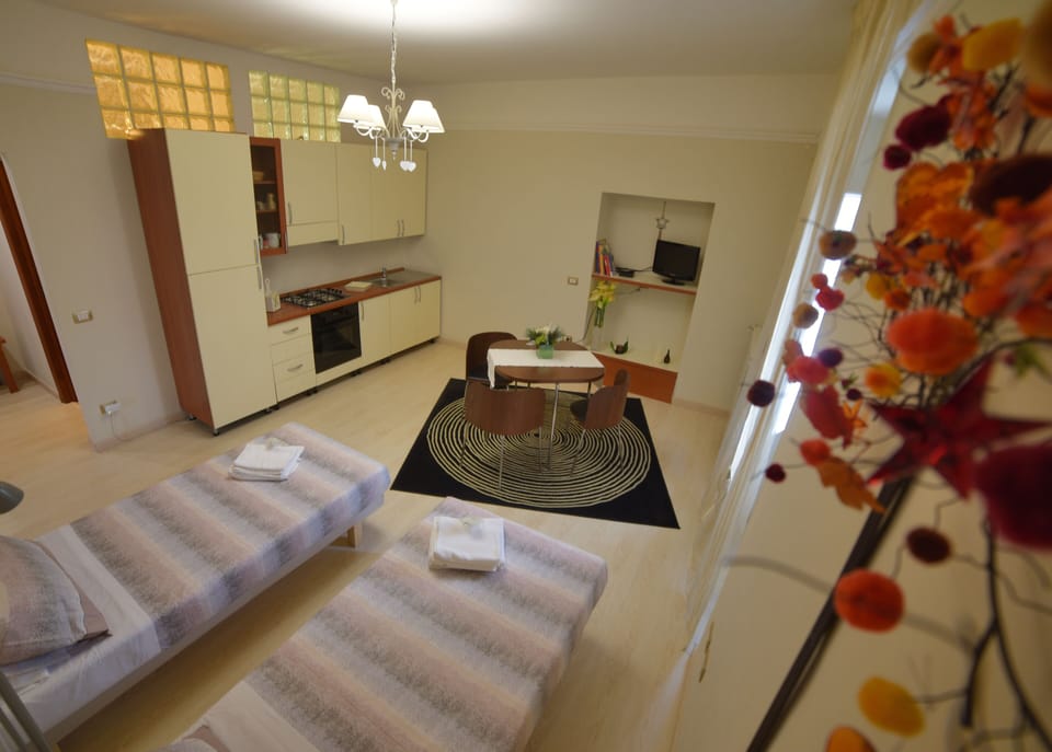 Panoramic Suite, 1 Bedroom, Kitchen | Living area