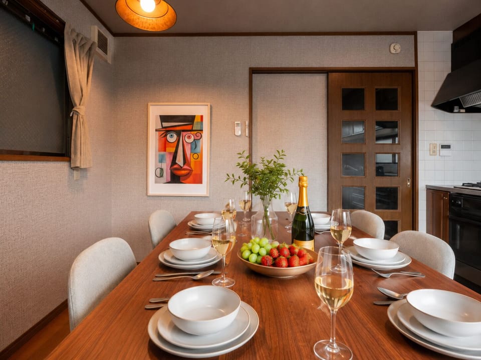 Comfort House, Balcony, Park View | In-room dining