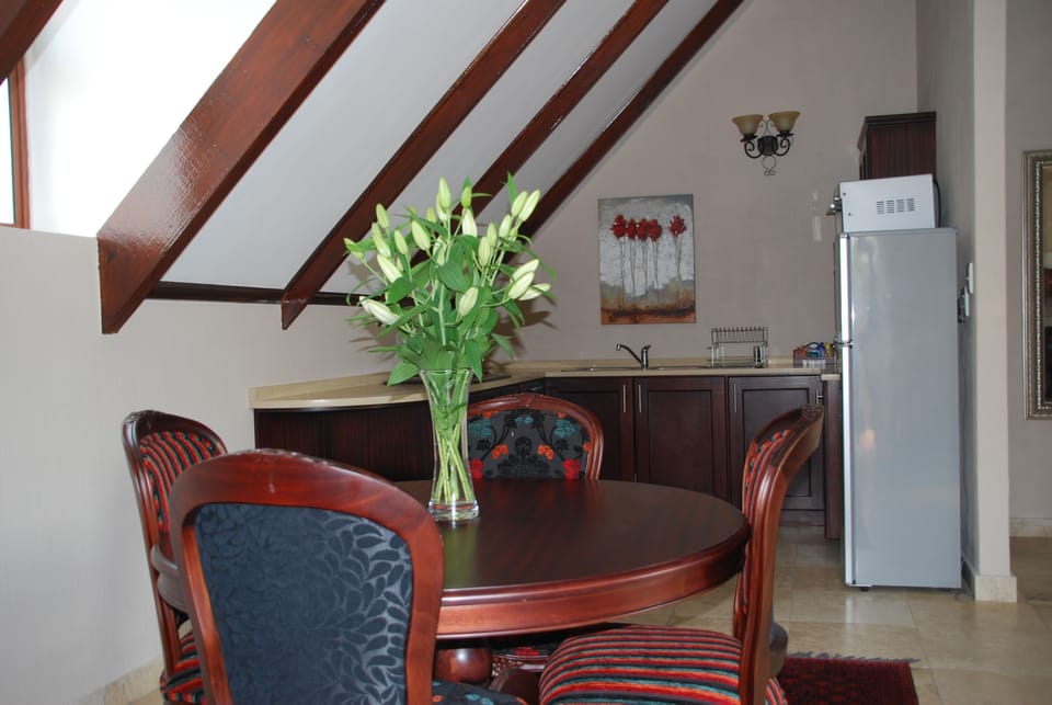 Penthouse | Premium bedding, minibar, in-room safe, desk