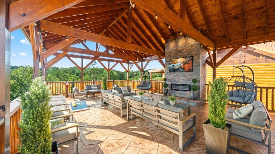 Enjoy a true Smoky Mountain getaway with this sprawling deck that boasts a stunning birds-eye view!