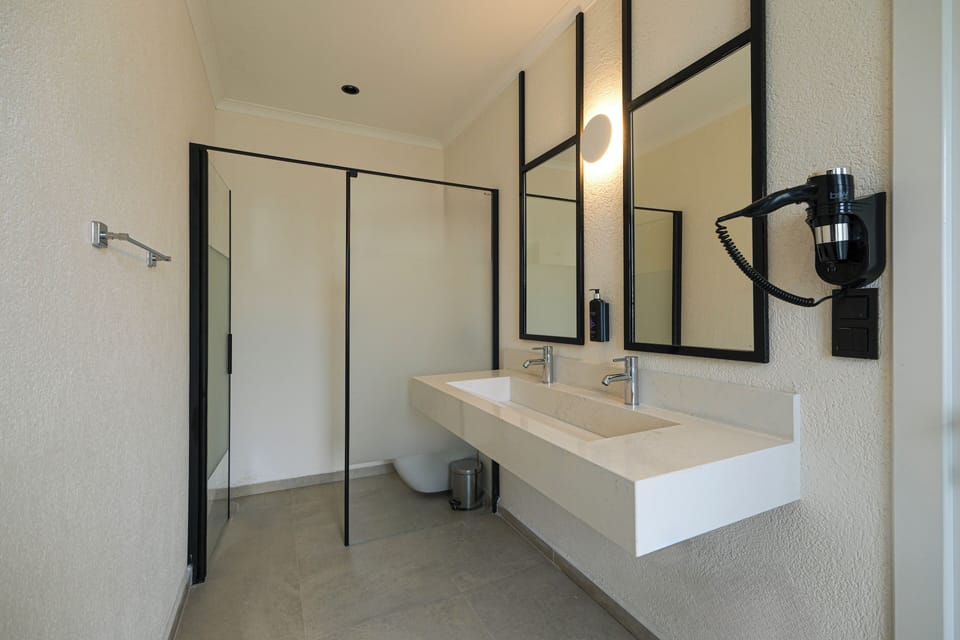 Basic Studio | Bathroom | Hair dryer, slippers, towels, soap