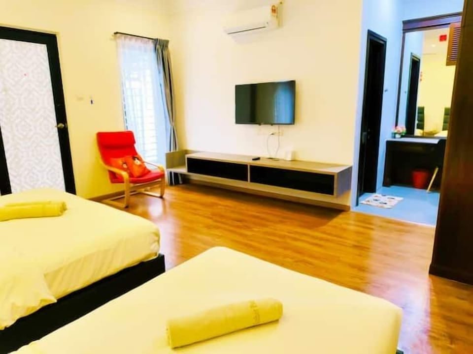 Basic House | Iron/ironing board, WiFi (free), bed sheets