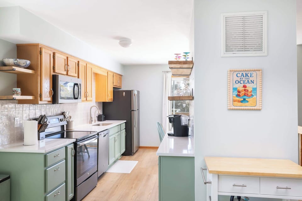 Top Level: Fully Stocked Kitchen with Breakfast Bar
