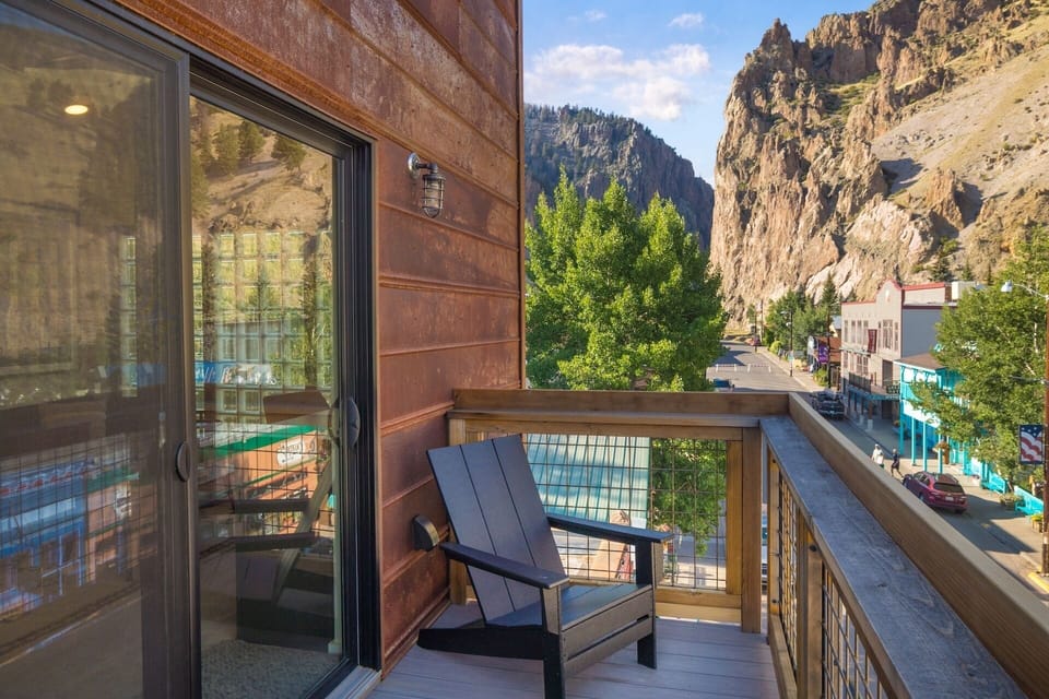 Step onto your private balcony with panoramic views of the Creede Cliffs, Mammoth Mountain, and Snowshoe Mountain.