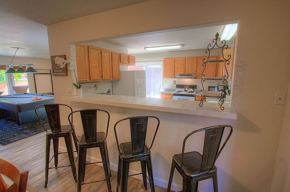 House, 3 Bedrooms | Dining