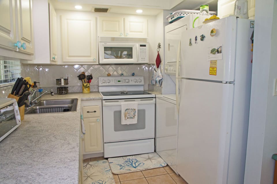 577 Sutton PL by FVC - Kitchen