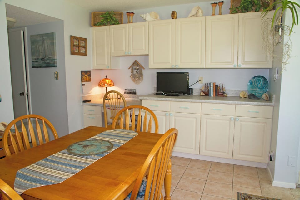 577 Sutton PL by FVC - Dining Area