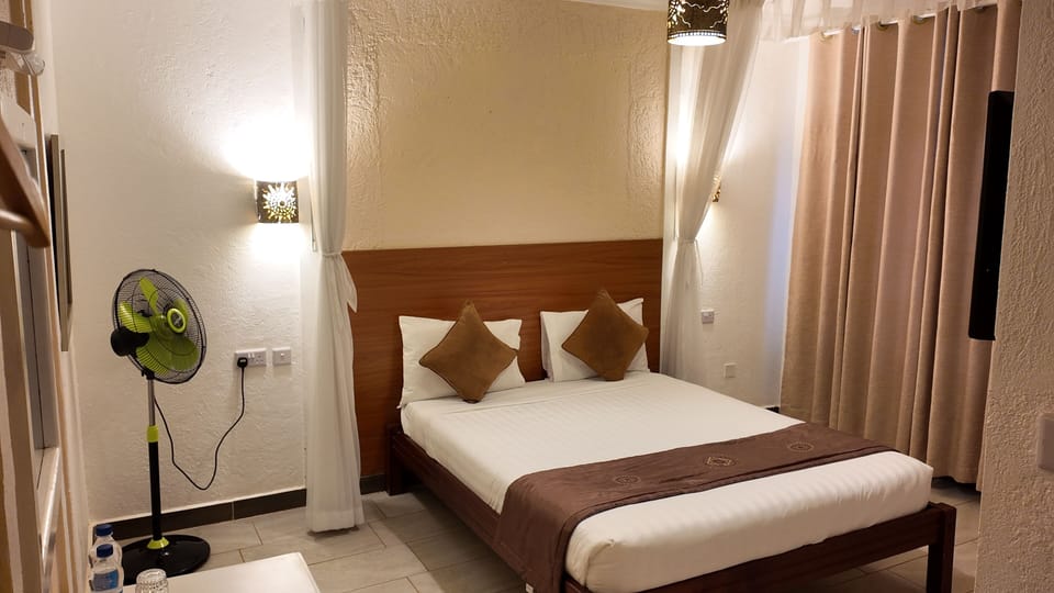 Standard Single Room, Mountain View | In-room safe, desk, laptop workspace, free WiFi