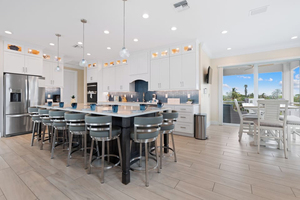 Stunning kitchen.