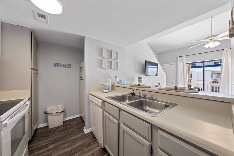 Full kitchen