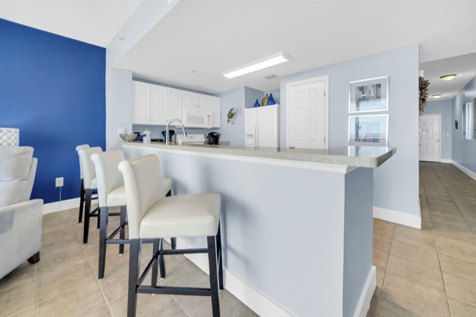 Eat-in bar seating