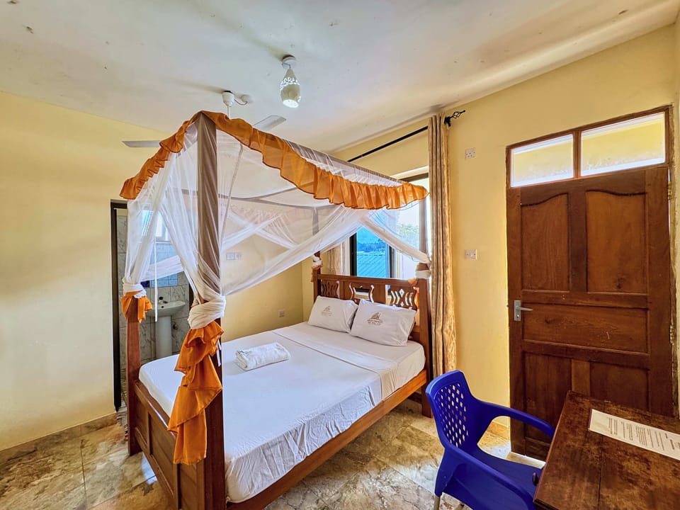 Standard Room | Desk, laptop workspace, free WiFi