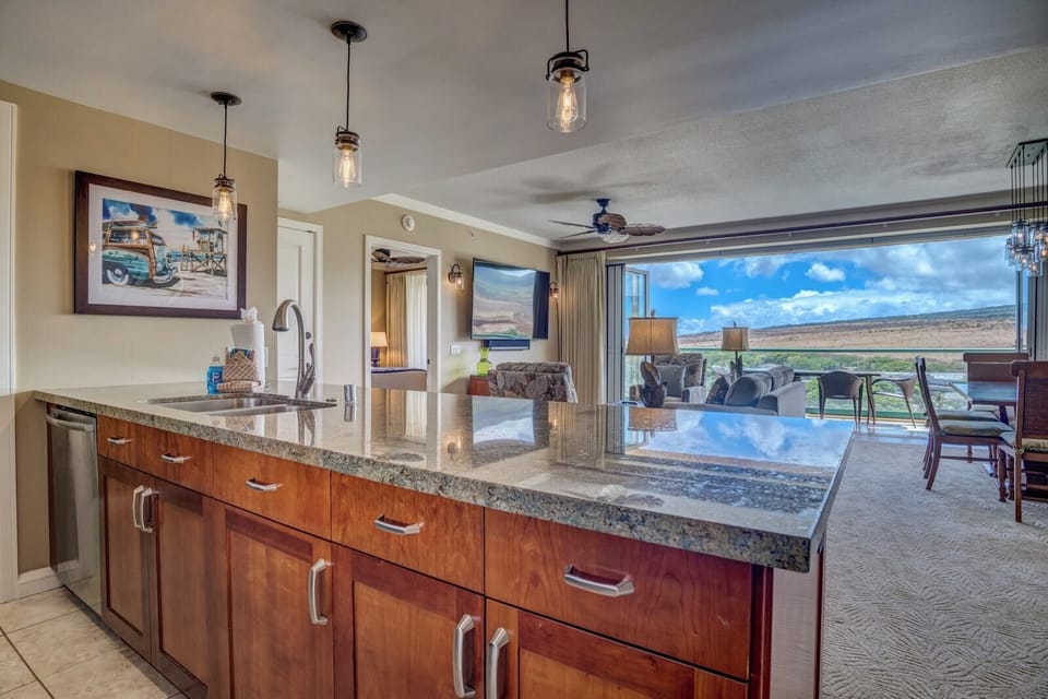 Cook with a view and make memories here for easy breakfasts or chef-inspired meals HKK-926