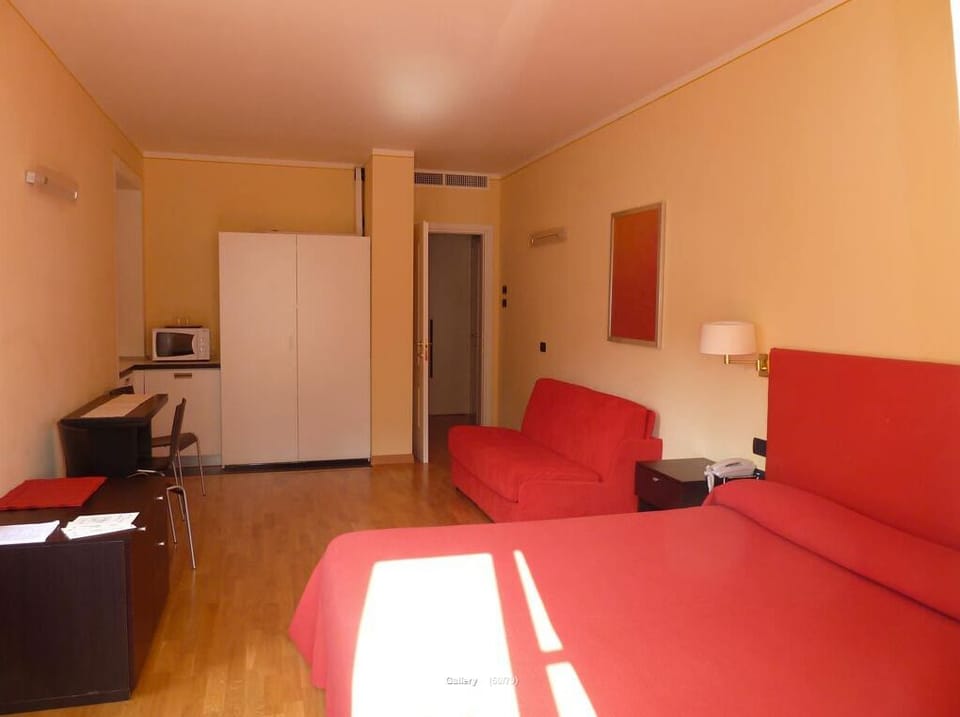 Junior Studio Suite, Partial Lake View | Living area | TV