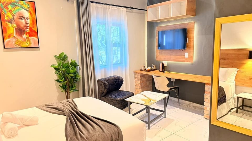 Desk, laptop workspace, iron/ironing board, free WiFi