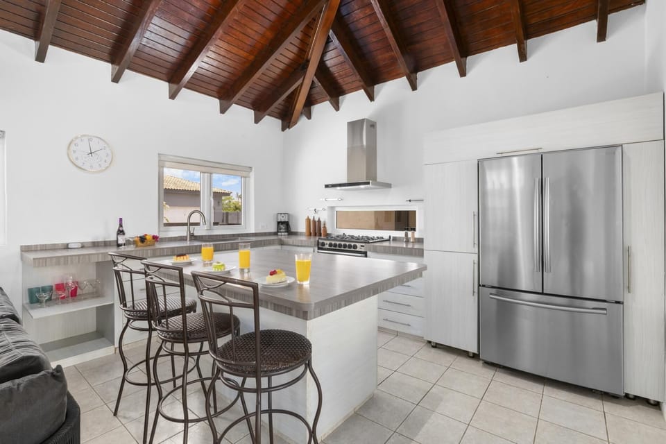 Tropical Escape 4BR Villa Pool BBQ Near Palm Beach (30837)
