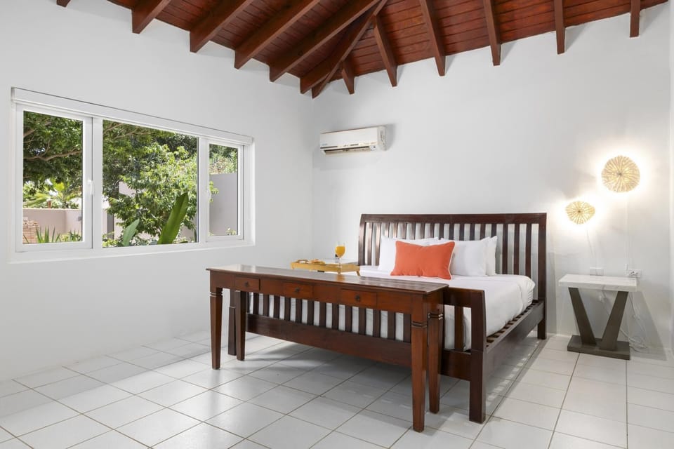 Tropical Escape 4BR Villa Pool BBQ Near Palm Beach (30825)