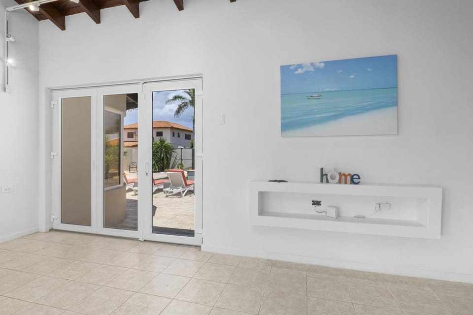 Tropical Escape 4BR Villa Pool BBQ Near Palm Beach (30839)