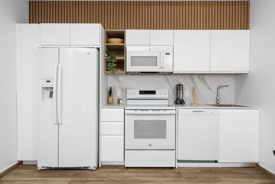 Our full kitchen boasts sleek, modern appliances perfect for whipping up everything from quick breakfasts to gourmet dinners. Enjoy the convenience and style of a contemporary cooking space during your stay.