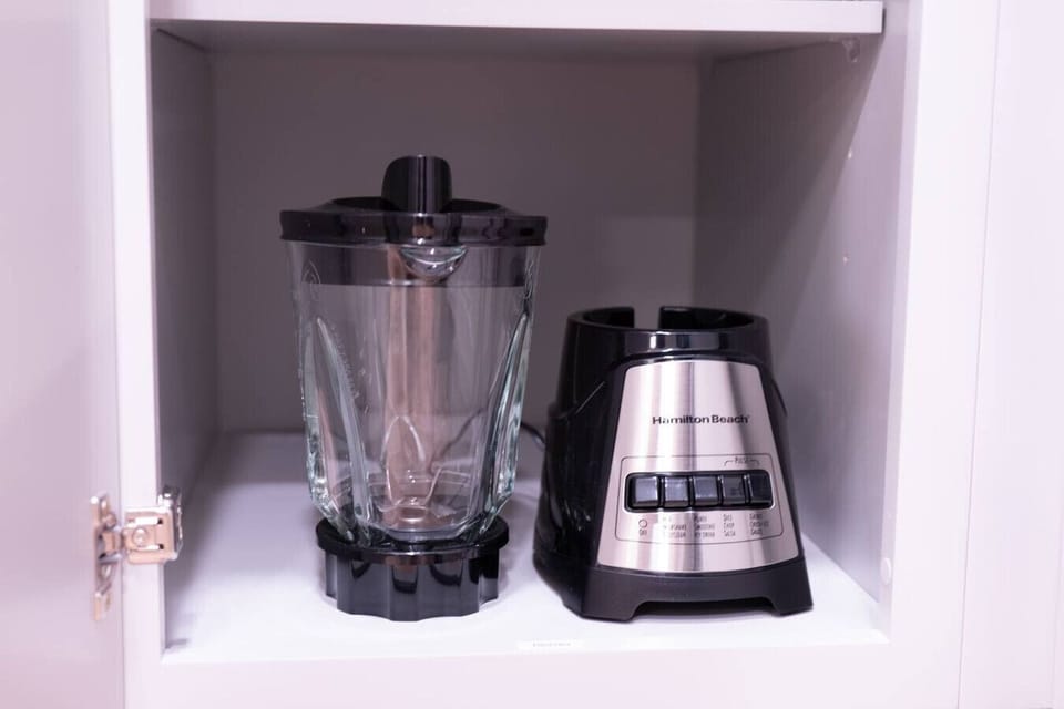 Fully stocked kitchen with all that you need. Pots, pans, bakeware, salt +pepper, and olive oil!!