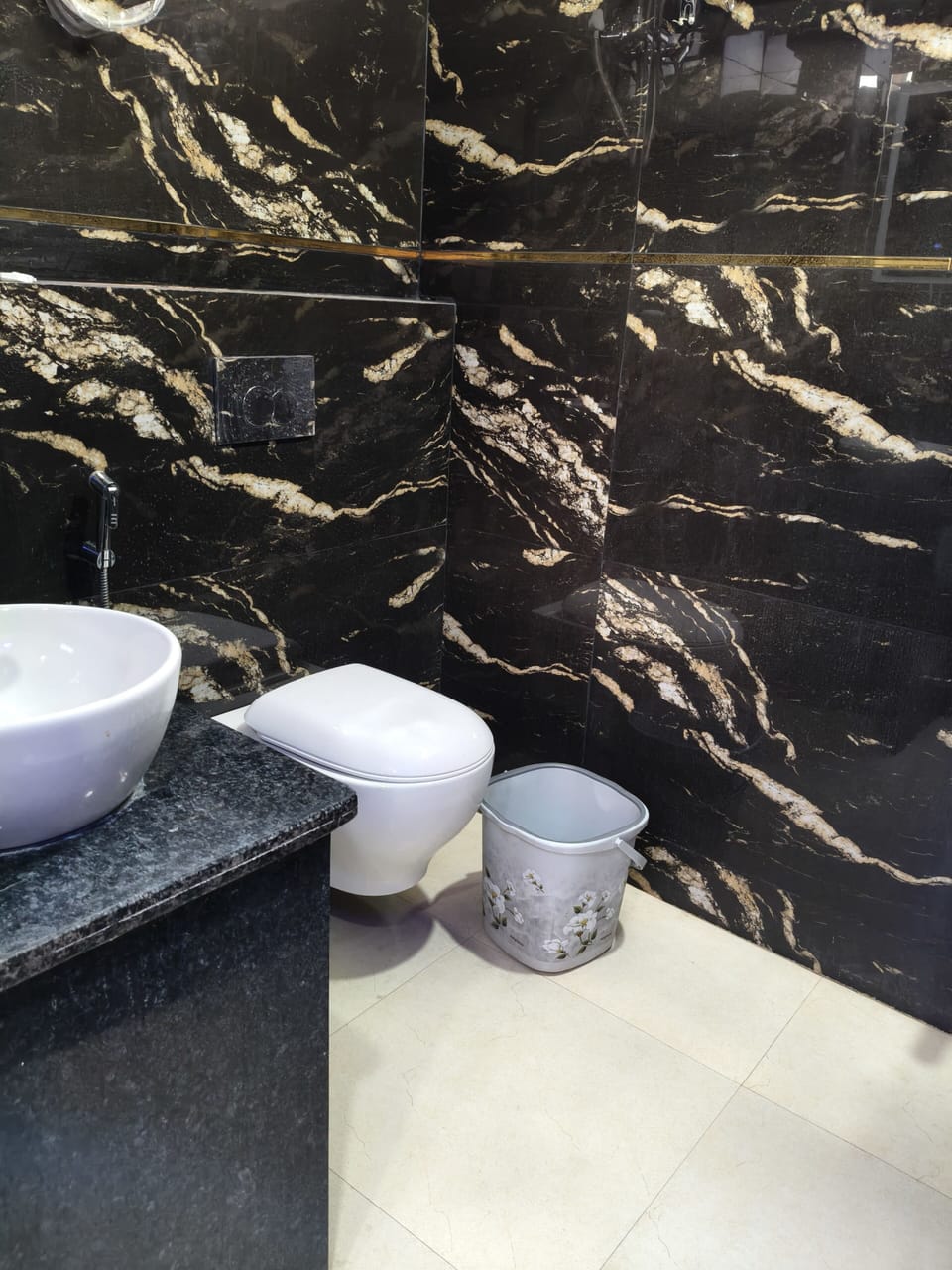 Deluxe Double Room | Bathroom | Shower, rainfall showerhead, towels