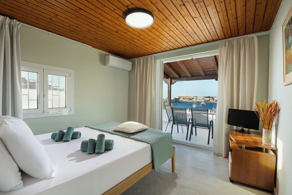 Bedroom view, king size bed 160 x 200