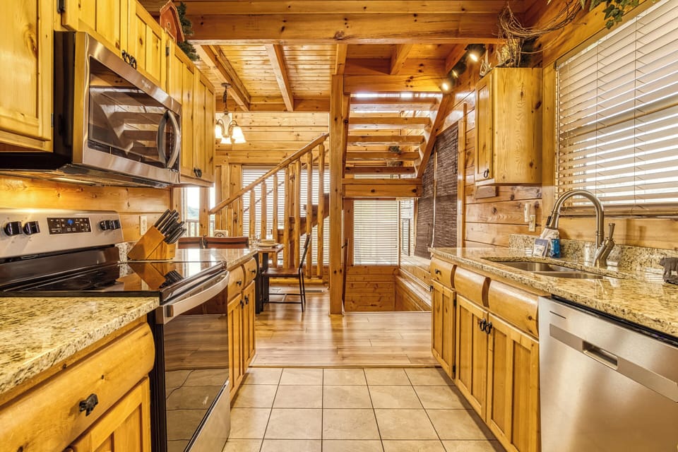 Cabin with Mountain Views in the Smokies "Awesome Views" - Fully furnished kitchen with stainless steel appliances