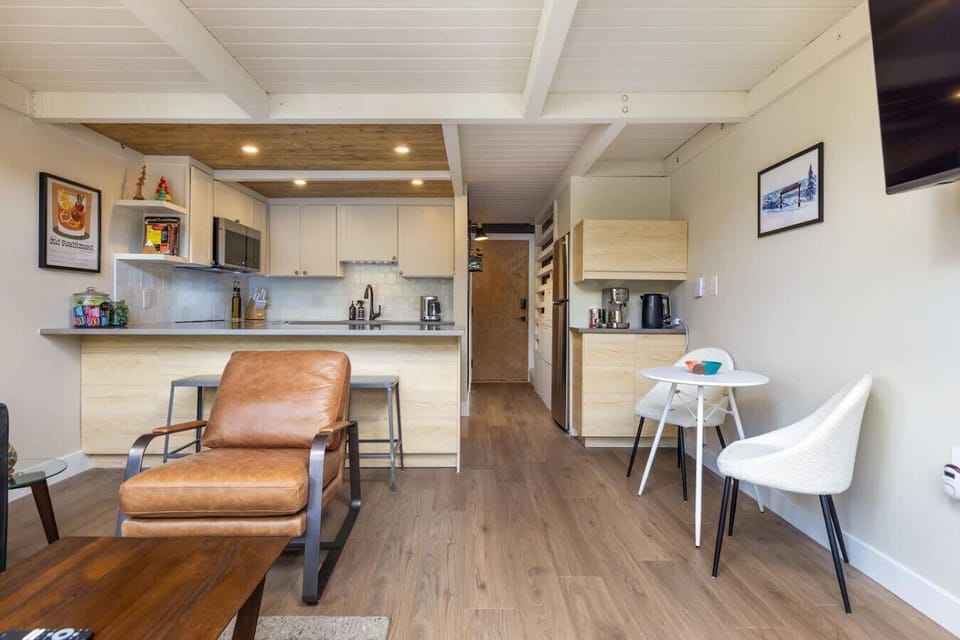 Fully equipped kitchen with new appliances
