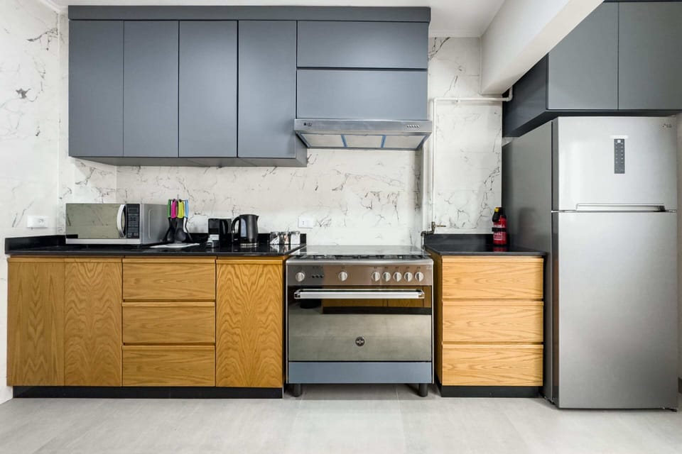 Basic Apartment | Private kitchen | Fridge, microwave, oven, stovetop