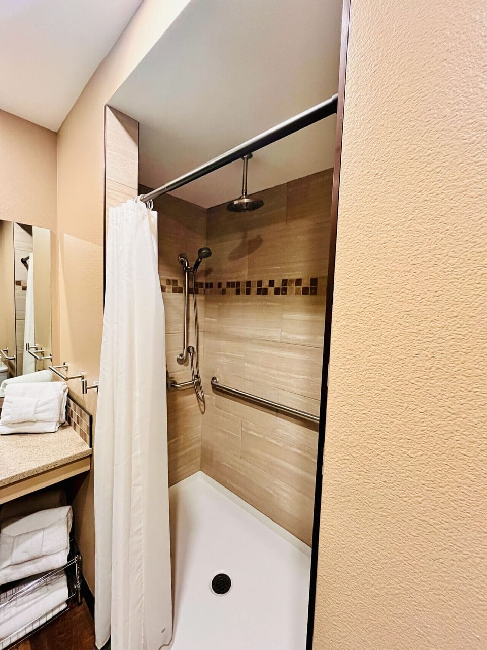 Shower has 2 heads
