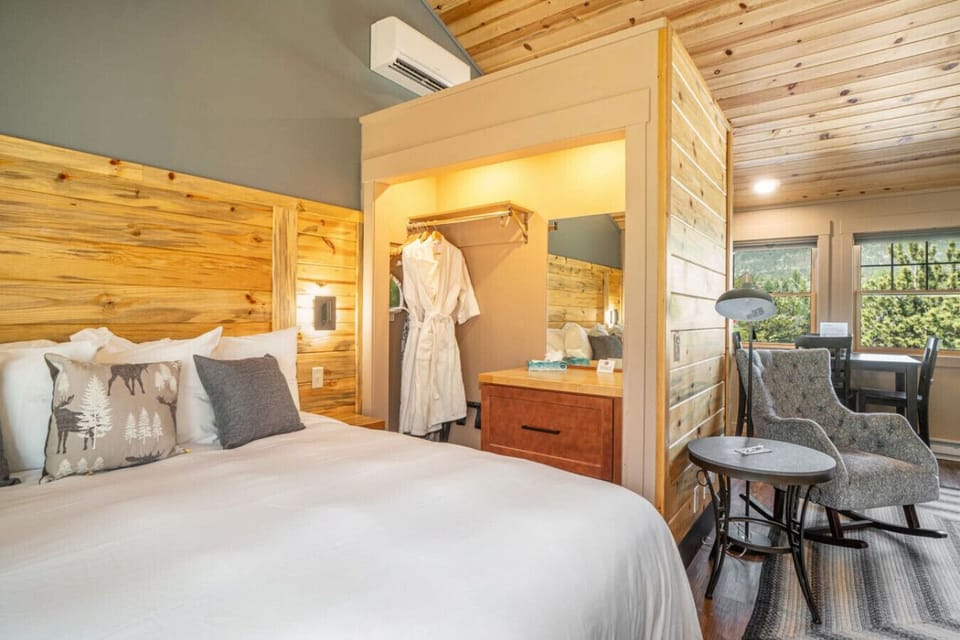 Super cozy room with pine accents and great lighting, plus air conditioning!