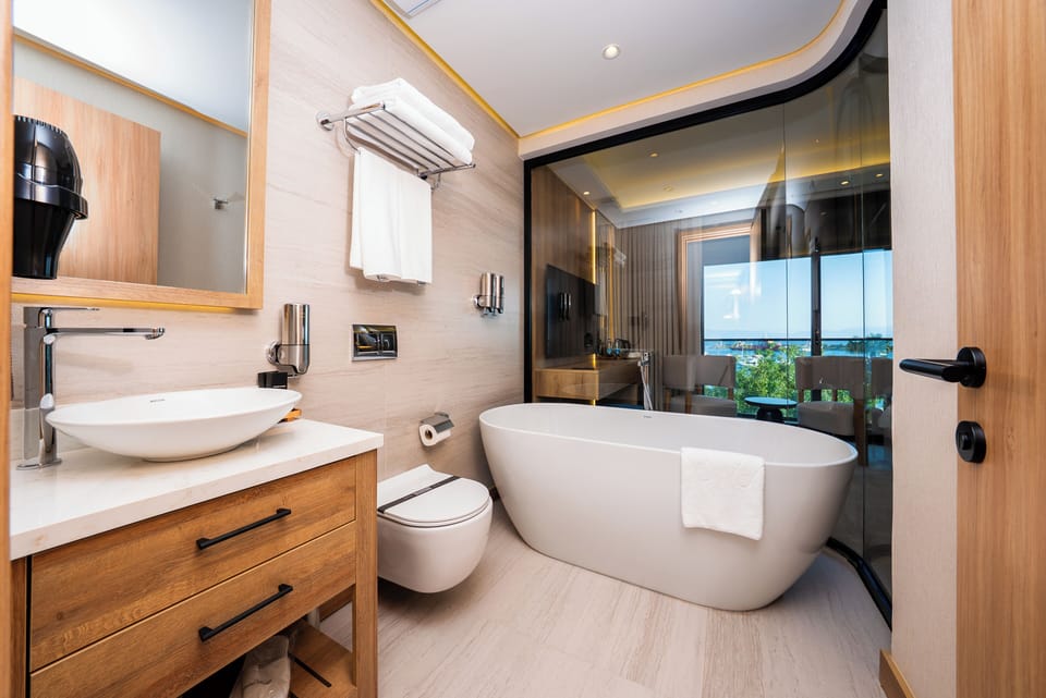 Deluxe Suite, Balcony, Sea View | Bathroom | Free toiletries, hair dryer, slippers, towels
