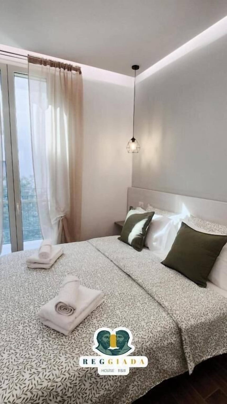 Deluxe Room, Balcony | In-room safe, desk, blackout drapes, soundproofing