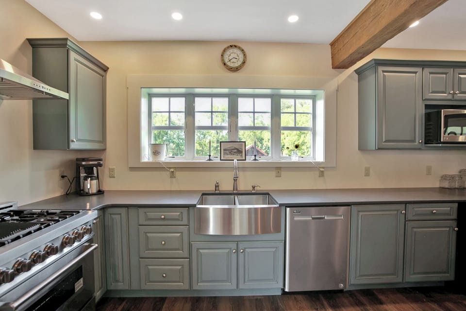 Farmhouse sink