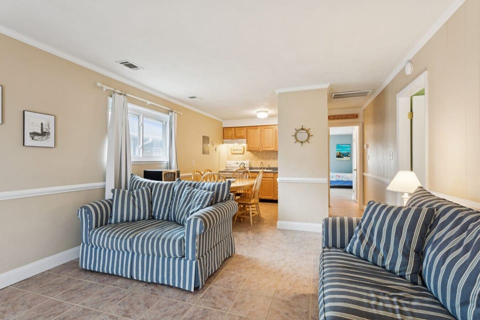 Enjoy a cozy evening with the whole family here in this living room!