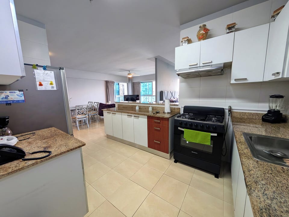 Full-size fridge, microwave, oven, electric kettle