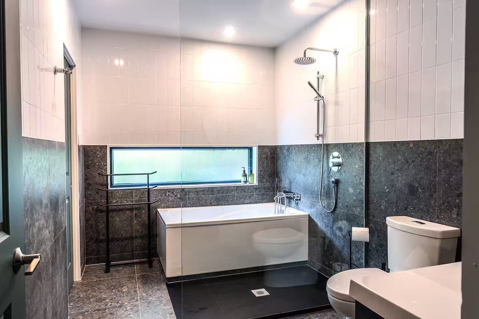 Full bathroom with modern finishings