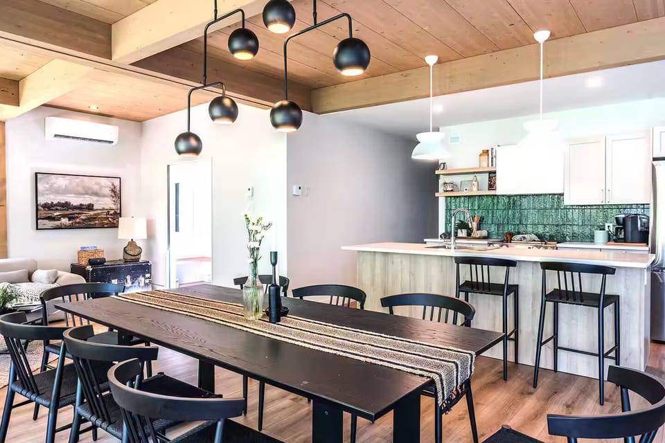Dining area with seating for up to 8 guests