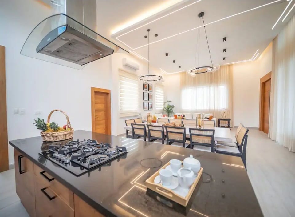  COLD KITCHEN AND LIVING ROOM WITH AC 