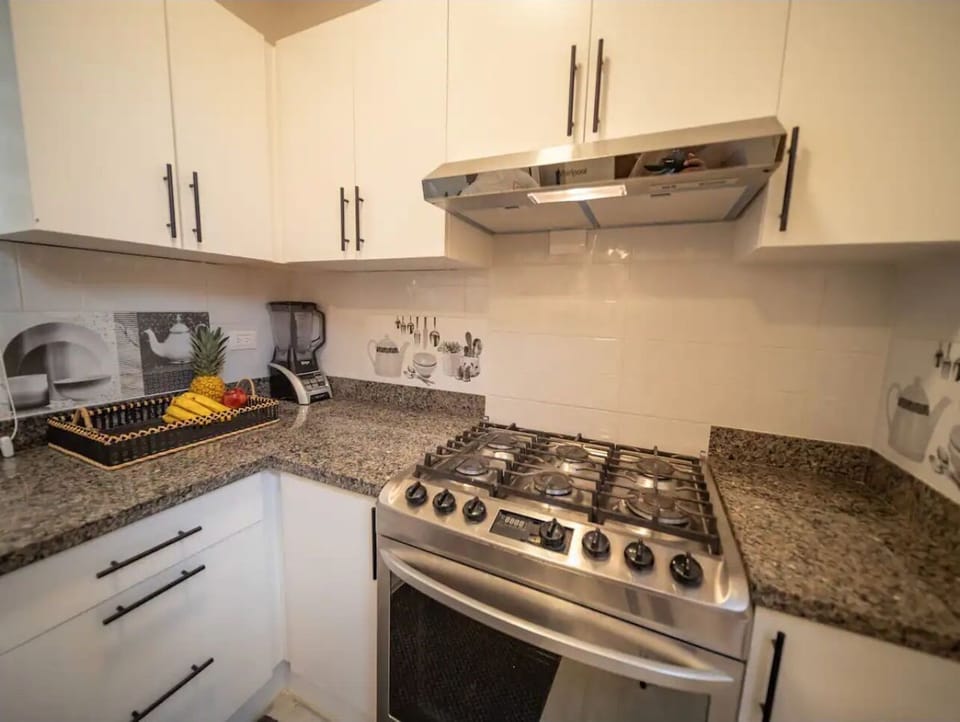 HOT KITCHEN 