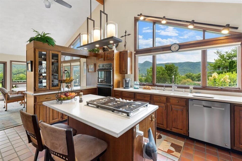 kitchen island with room to seat 2-4, and 5 burner gas stove