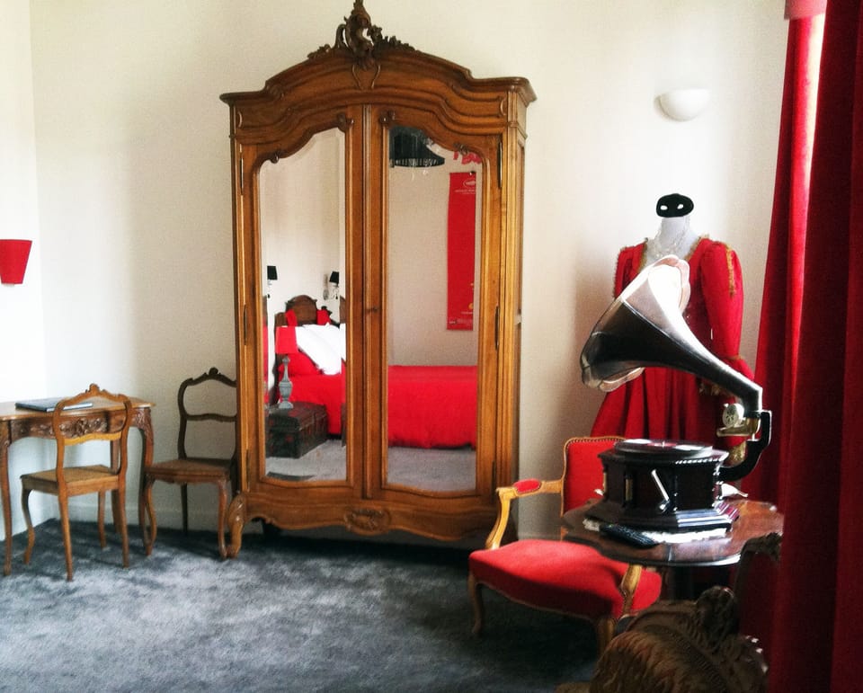 Superior Suite, 2 Bedrooms, Bathtub | Desk, iron/ironing board, free WiFi, bed sheets