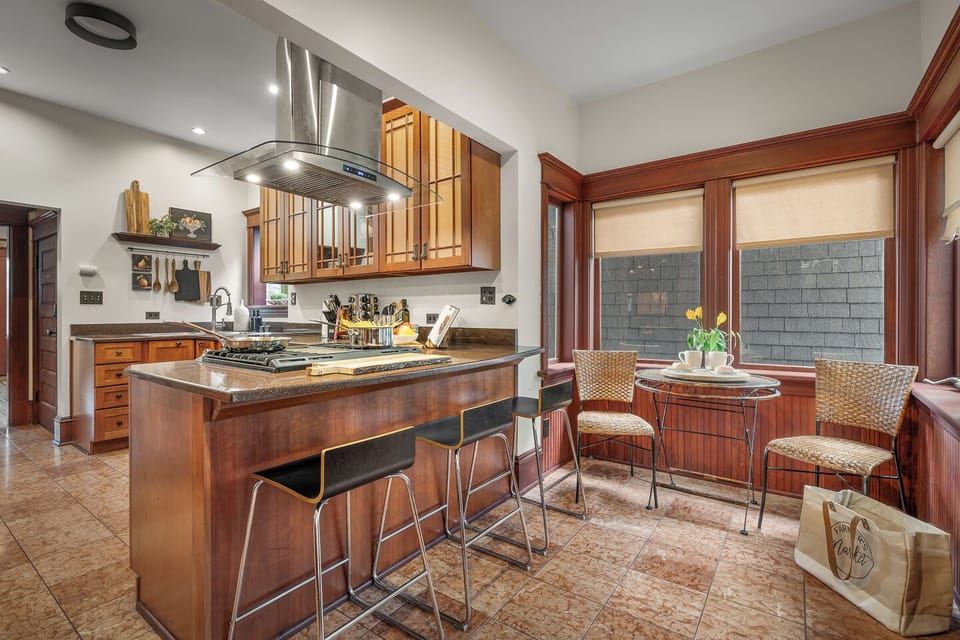 Cook, dine, and entertain in this open-concept kitchen!