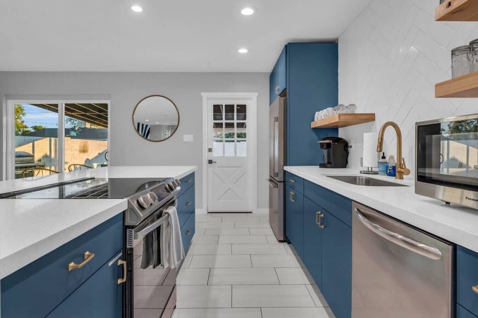 The fully equipped kitchen makes preparing meals and snacks easy, whether you`re cooking for two or ten.