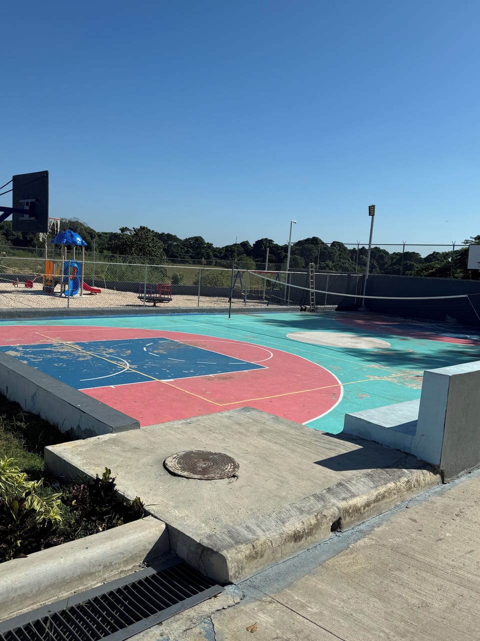 Cancha y arias de juegos para los más pequeños